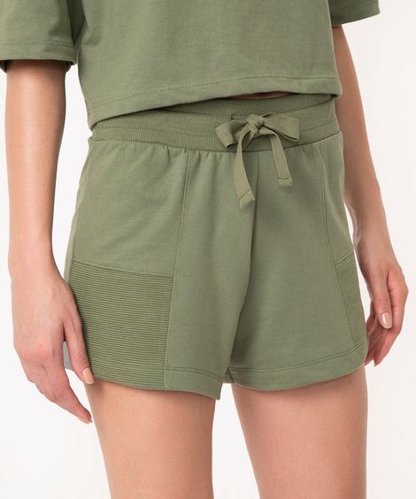 short básico de malha com recortes cintura alta - verde mate