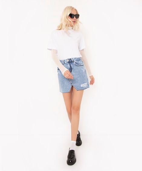 minissaia jeans cintura super alta com desfiados azul claro