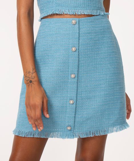 minissaia de tweed desfiada botões perolados azul claro