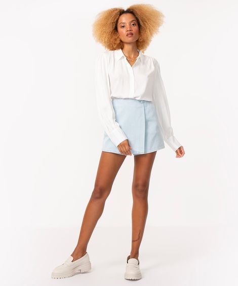 short saia jeans cintura super alta com bolsos azul claro