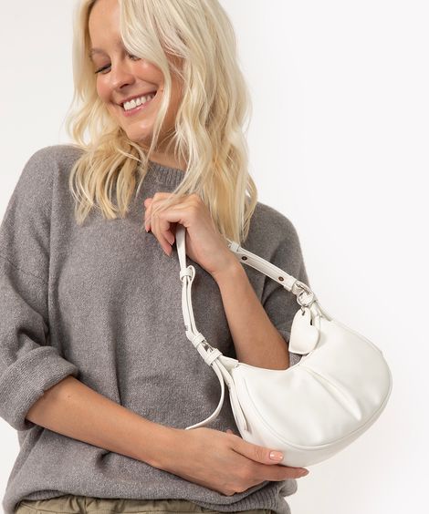 bolsa baguete com chaveiro coração branco