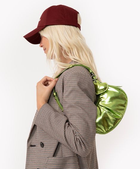 bolsa baguete com chaveiro coração verde