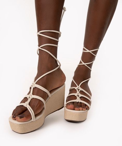 sandália anabela salto alto amarração vizzano off white