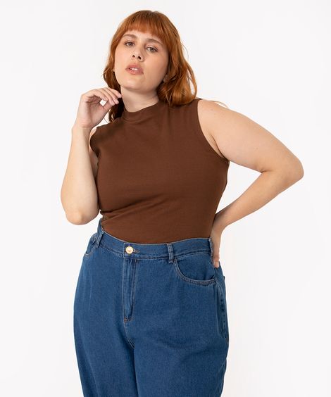 regata plus size gola alta marrom