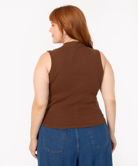 regata plus size gola alta marrom