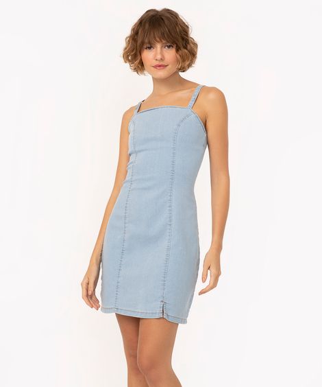 vestido jeans curto com recorte alça fina azul claro