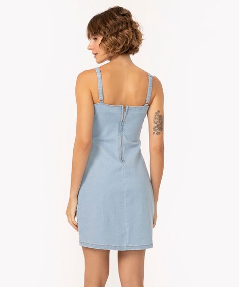 vestido jeans curto com recorte alça fina azul claro