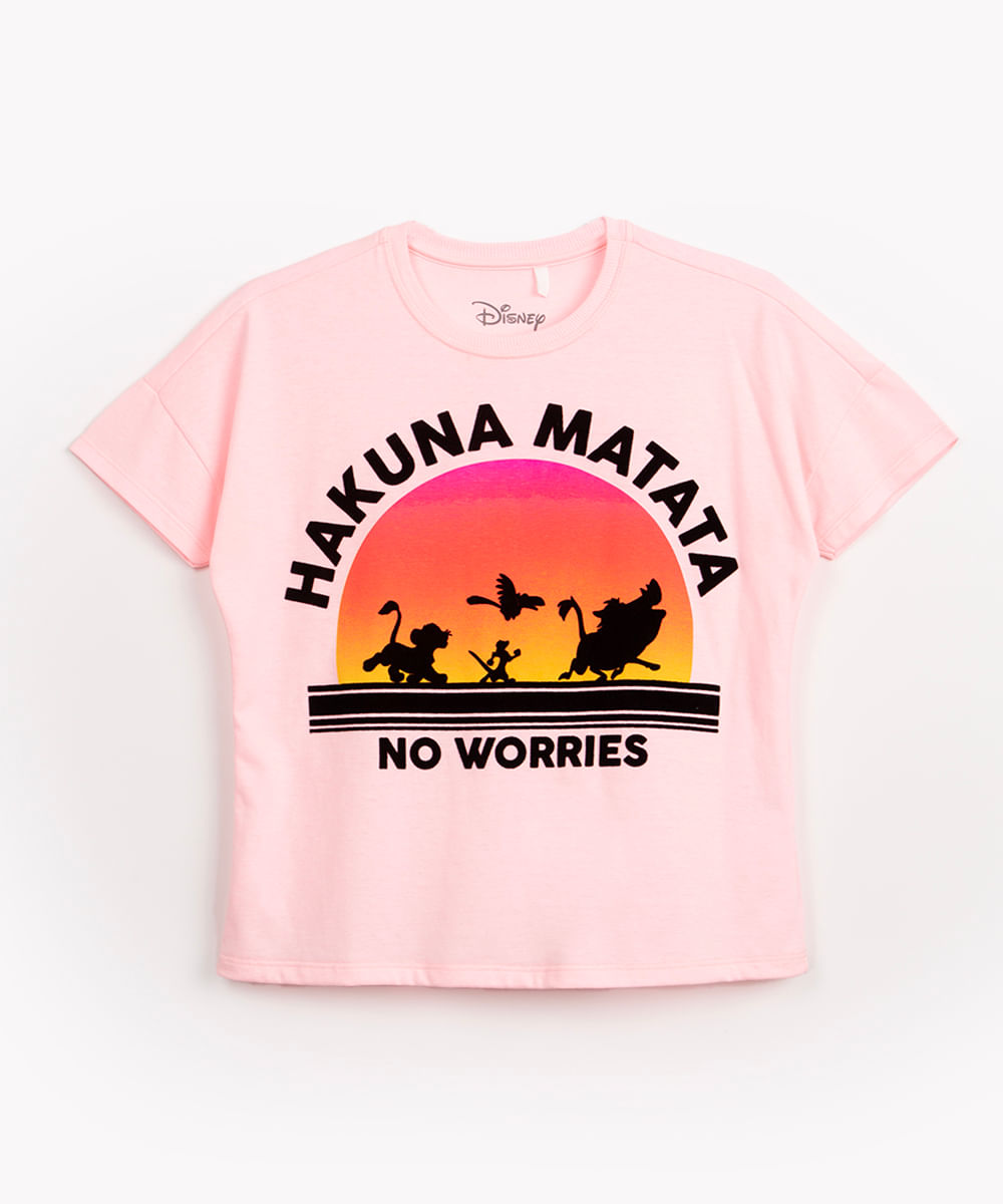 blusa juvenil de malha hakuna matata manga curta rosa claro