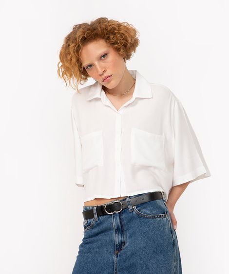 Camisa Feminina Cropped com Bolsos Manga Curta Off White