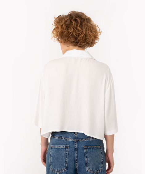 Camisa Feminina Cropped com Bolsos Manga Curta Off White