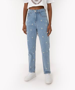 Calça jeans mom cintura super alta com bordado azul claro