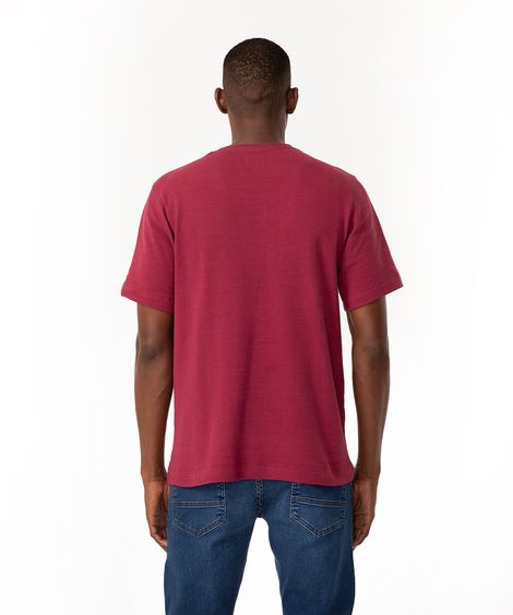 camiseta texturizada com bolso manga curta vinho