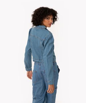 jaqueta jeans cropped manga bufante com botões azul médio