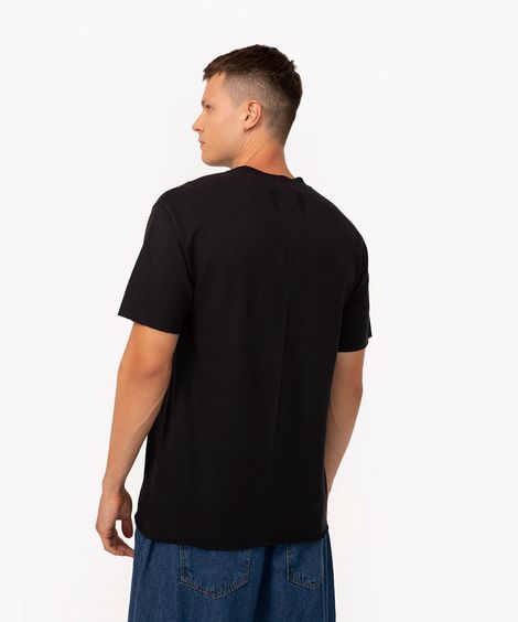 camiseta de algodão manga curta e gola redonda preta