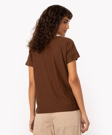 camiseta flamê folhagem manga curta marrom