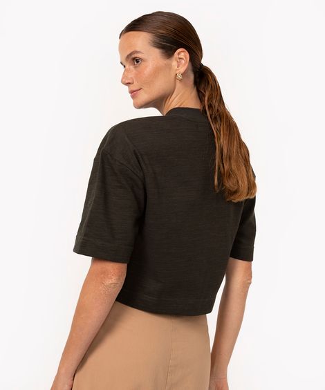 camiseta flamê cropped gola alta verde militar