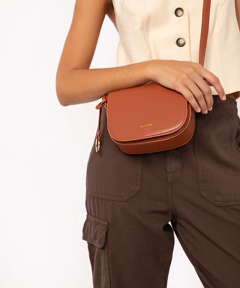 bolsa crossbody com aba marrom