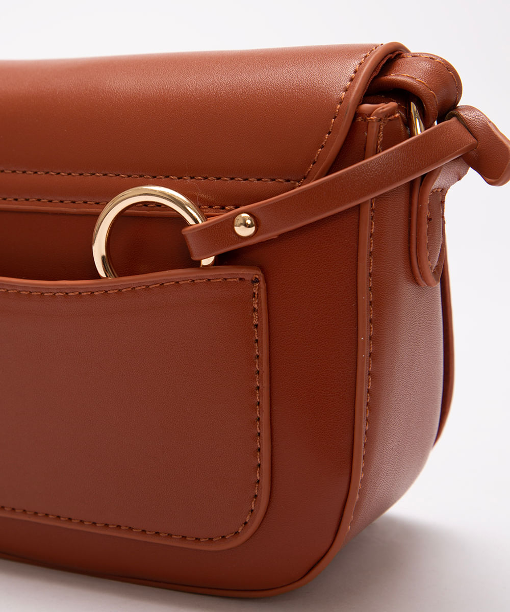 bolsa crossbody com aba marrom