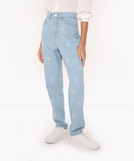 calça jeans mom cintura super alta com bordado de margaridas azul claro