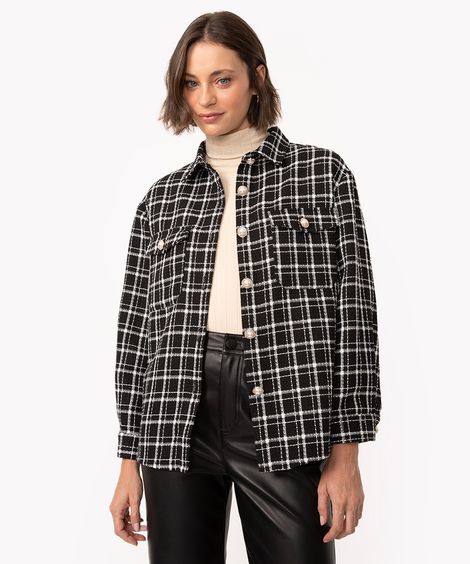 jaqueta shacket tweed com bolso preto