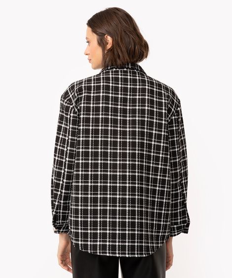 jaqueta shacket tweed com bolso preto