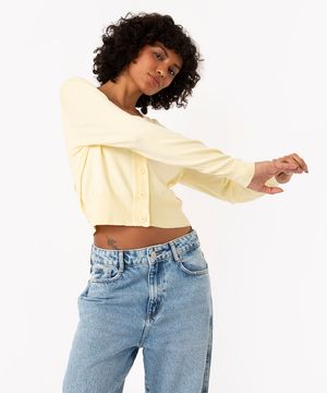 cardigan cropped de tricô básico botões amarelo médio