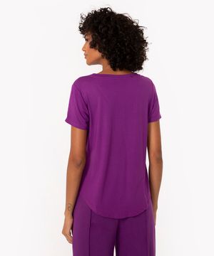 camiseta básica manga curta decote v roxo uva