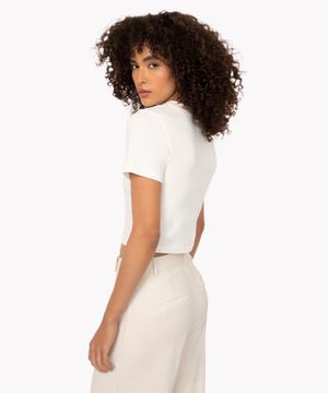 blusa básica baby look off white