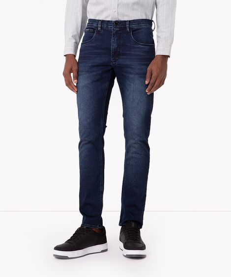calça jeans slim com bolsos azul escuro