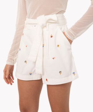 short de sarja clochard cintura super alta com flores e faixa off white