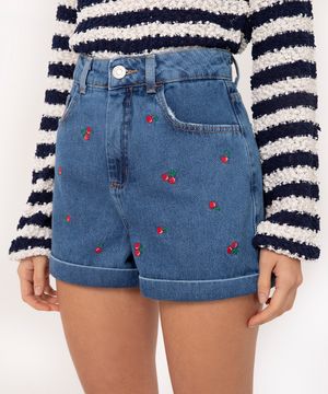 short jeans mom cintura super alta cerejas azul médio