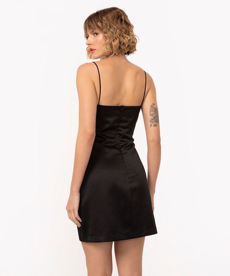 vestido curto de cetim com recortes alça fina preto