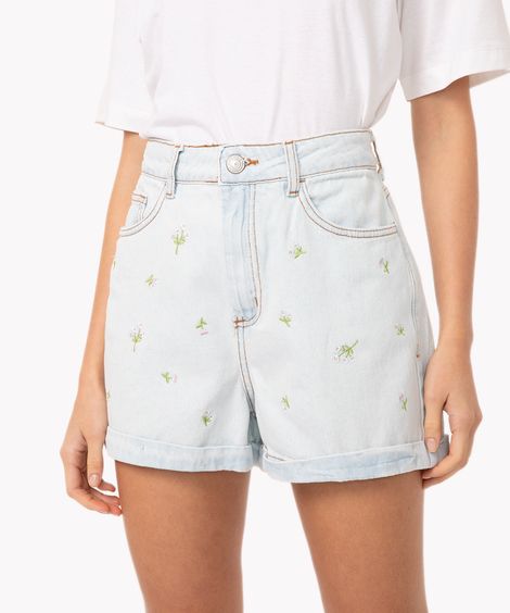 short jeans mom cintura super alta flores azul claro