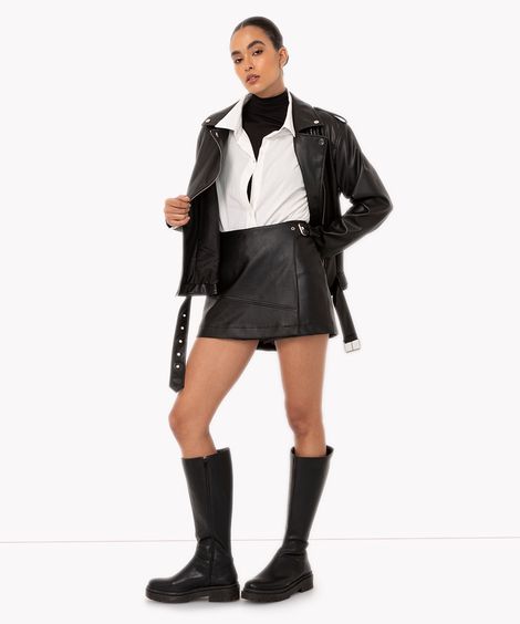 short saia de poliuretano com transpasse cintura alta com fivela preto