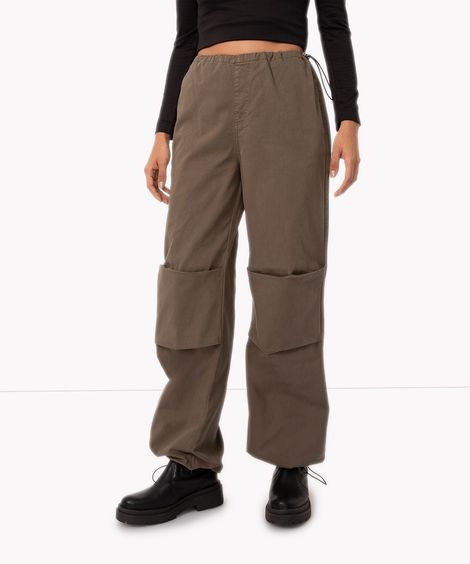 calça de sarja parachute cintura média verde militar