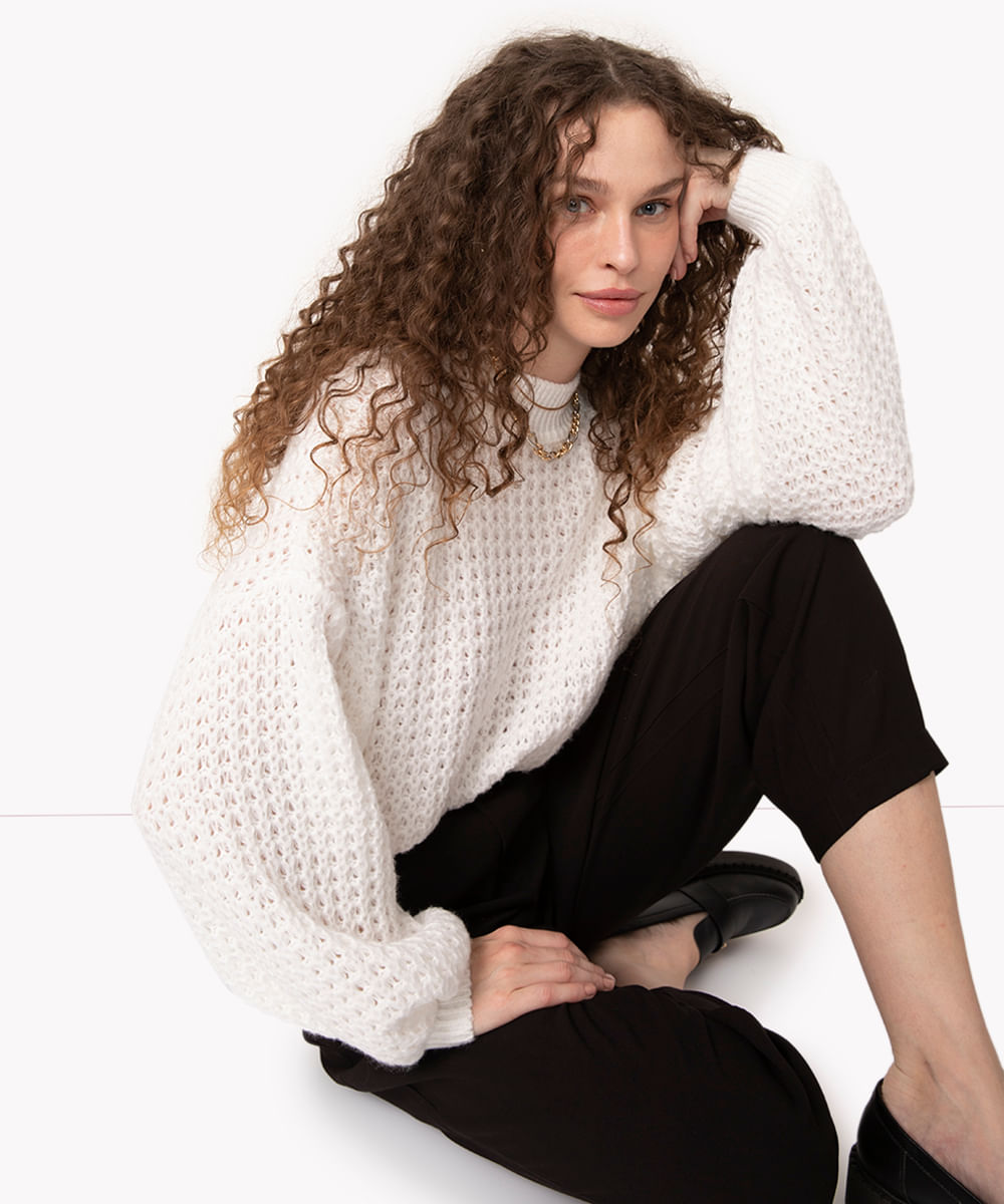 Suéter de tricô <em>off-white</em> com manga bufante, da C&A
