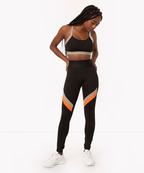 calça legging com recortes preto