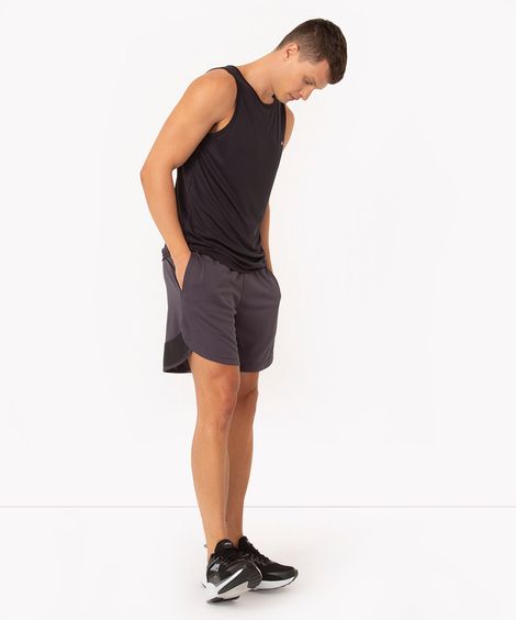 short de malha com bolso e recorte esportivo cinza