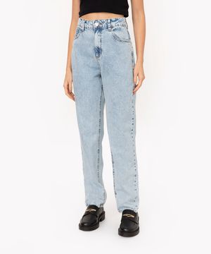 calça mom jeans cintura super alta azul claro