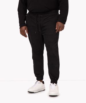 calça jogger slim plus size de sarja com bolsos preta