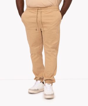 calça jogger slim plus size de sarja com bolsos kaki escuro