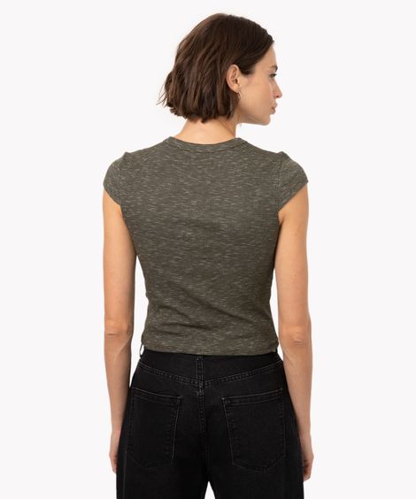 blusa texturizada manga curta verde militar