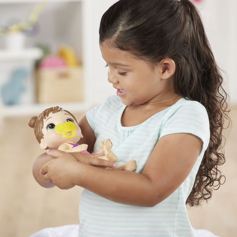 Boneca Baby Alive Banho Carinhoso Morena - Para brincar dentro e fora da  água - E8722 - Hasbro, Cor: Rosa e roxo - Pechinchou