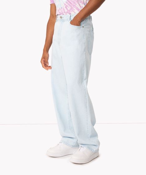 calça jeans reta com bolsos azul claro