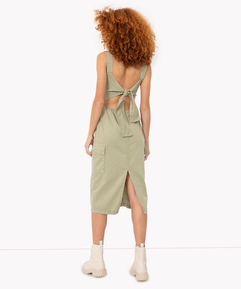 vestido midi de sarja decote quadrado com fenda e laço verde