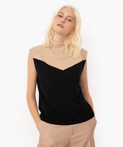 blusa muscle tee decote redondo areia