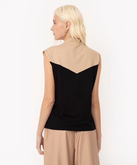 blusa muscle tee decote redondo areia