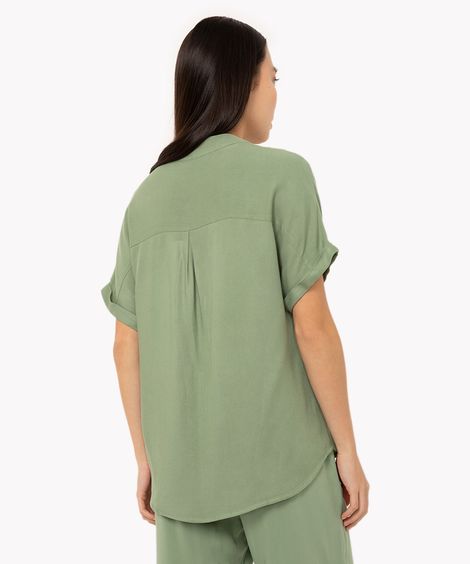 camisa de viscose manga curta gola padre barra alongada verde