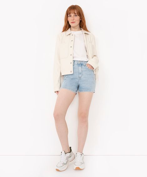 short jeans cintura super alta com bolsos azul claro