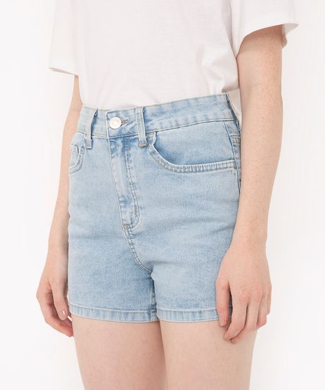 short jeans cintura super alta com bolsos azul claro
